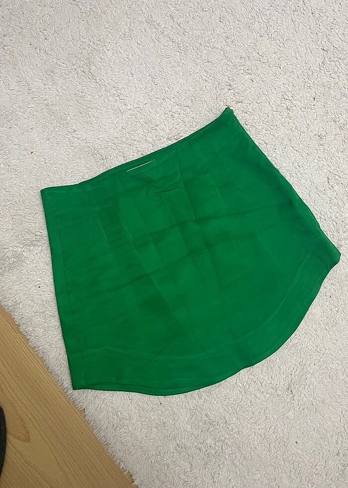 Yeşil mini saten etek - Görsel 2