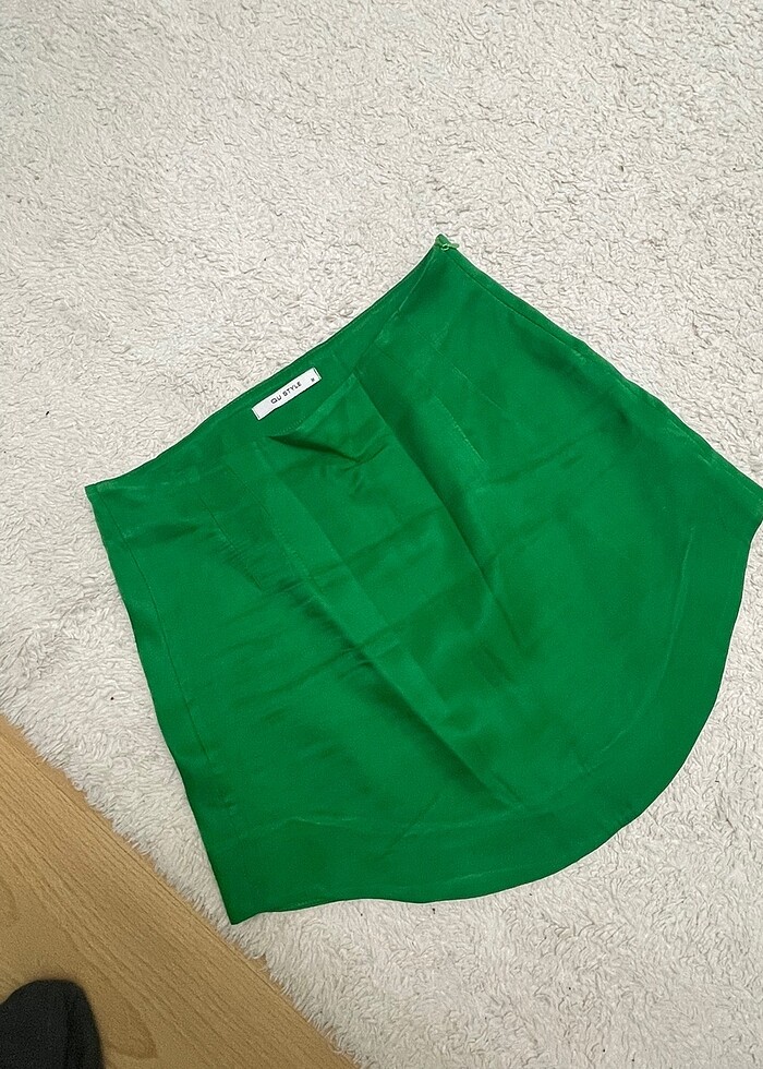 Yeşil mini saten etek - Görsel 5