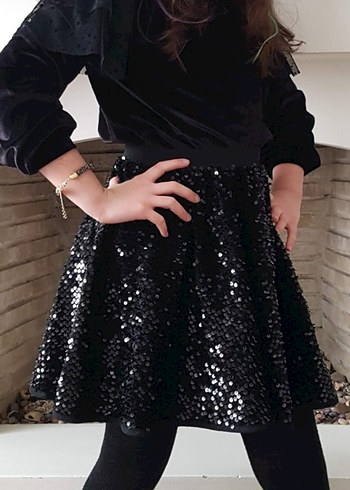 PAYETLİ ETEK + YAZLIK VE KIŞLIK ÜST + SİMLİ KÜLOTLU ÇORAP - Görsel 2