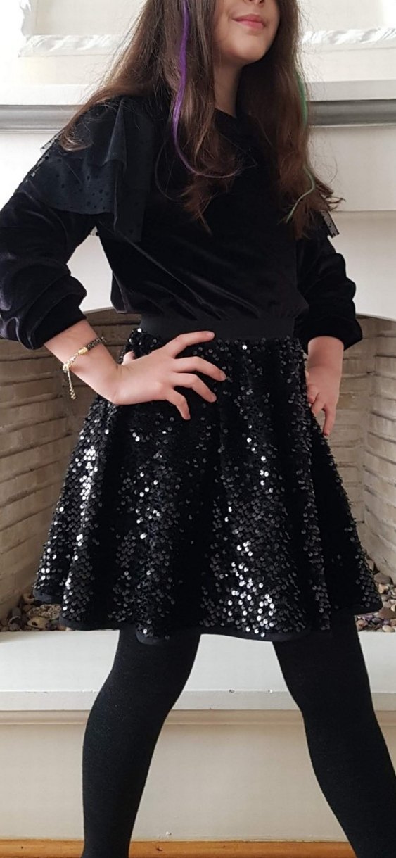 PAYETLİ ETEK + YAZLIK VE KIŞLIK ÜST + SİMLİ KÜLOTLU ÇORAP - Görsel 2