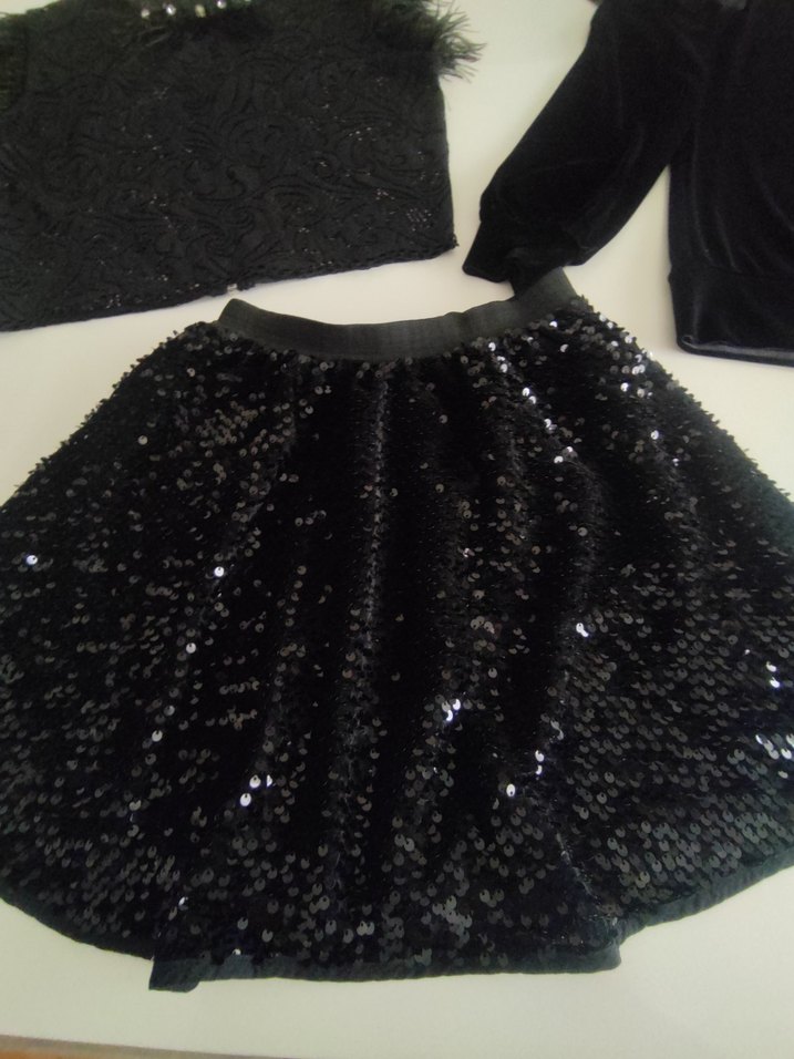 PAYETLİ ETEK + YAZLIK VE KIŞLIK ÜST + SİMLİ KÜLOTLU ÇORAP - Görsel 5