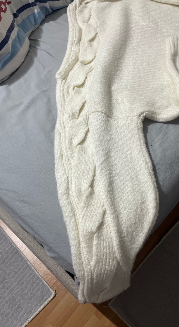 Kadın Beyaz Örgü Triko Bluz yan kol bi omzu açık - Görsel 4