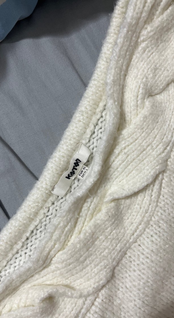 Kadın Beyaz Örgü Triko Bluz yan kol bi omzu açık - Görsel 2