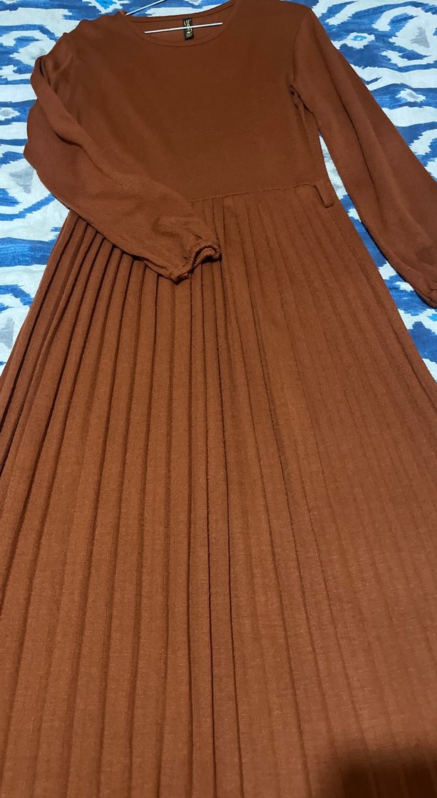 Kadın Kahverengi Piliseli Uzun Elbise - Görsel 3