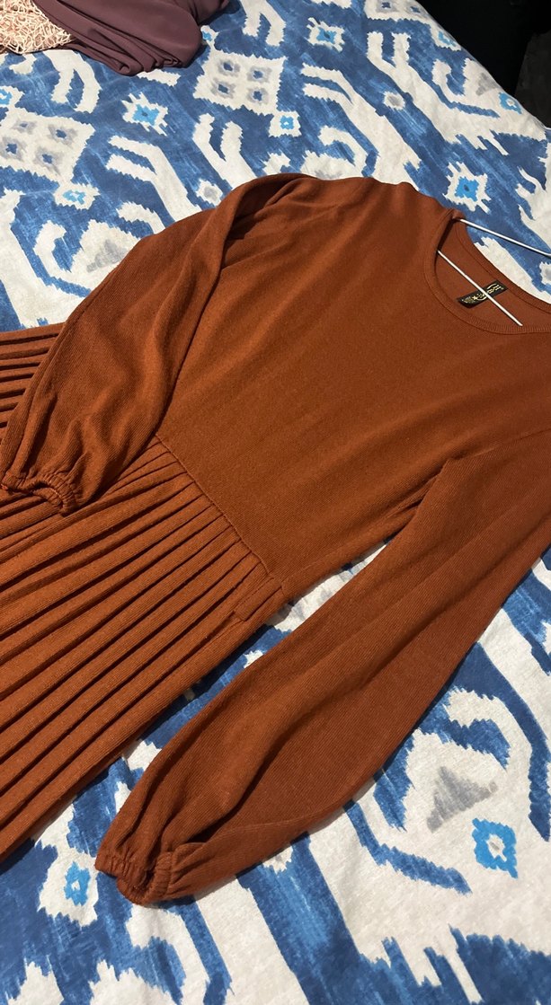 Kadın Kahverengi Piliseli Uzun Elbise - Görsel 4