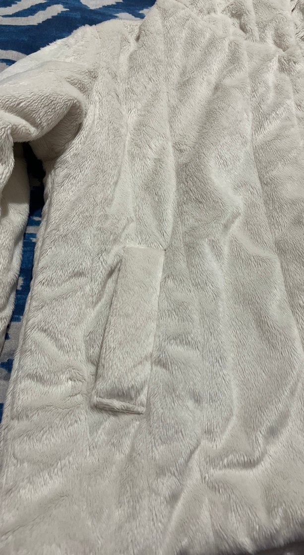 Kapüşonlu Beyaz Kadın Peluş Ceket - Görsel 2