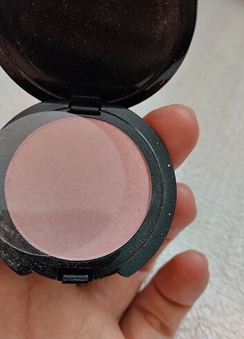 Farmasi pembe göz farı