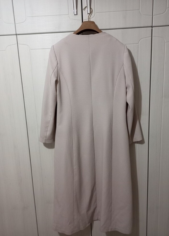 Kadın bej rengi tesettür pardesü - Görsel 2