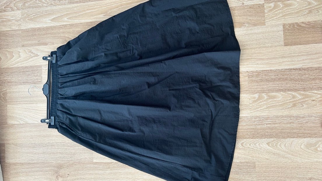 Siyah paraşüt kumaş etek - Görsel 2