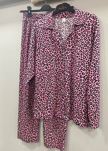 42 Beden çeşitli Renk Süet Leopar Pijama Takımı