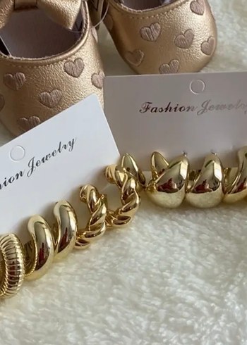 Altın Renkli Küpeler - Görsel 5