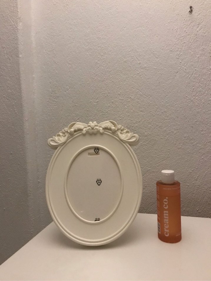 IKEA Beyaz Oval Dekoratif Çerçeve - Görsel 2
