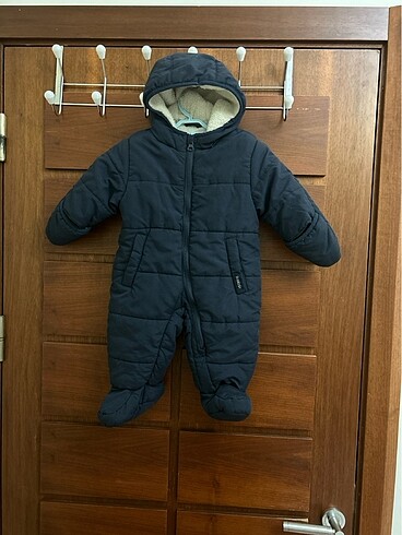 Carter?s Oshkosh astronot 6/9 M