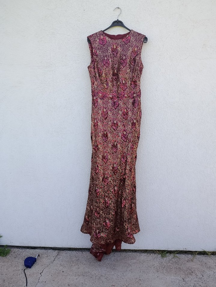 Bordo İşlemeli V Yaka Uzun Abiye Elbise - Görsel 4