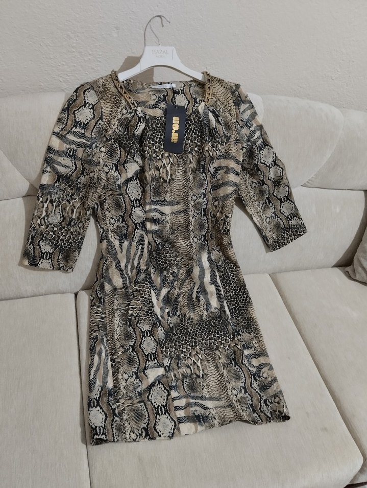 Yılan Desenli Gri kadın elbise - Görsel 4