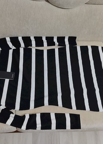 Uzun Kollu Siyah Beyaz Çizgili Midi Elbise - Görsel 3