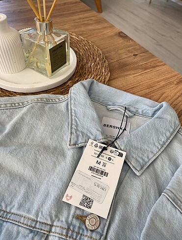 m Beden mavi Renk Bershka Etiketli Ceket