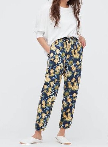 Uniqlo Çiçek Desenli Pantolon