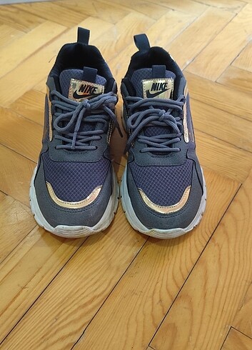 Nike NIKE 39 NUMARA YENİ 