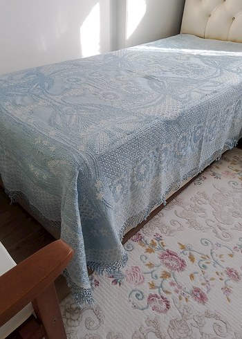 Nakışlı Açık Mavi Yatak Örtüsü - Görsel 2