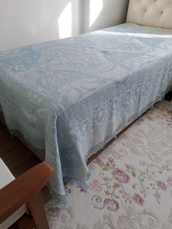 Nakışlı Açık Mavi Yatak Örtüsü - Görsel 2