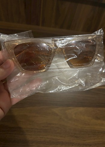 Şeffaf Bej Kadın Güneş Gözlüğü - Görsel 3