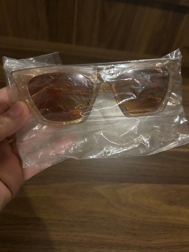 Şeffaf Bej Kadın Güneş Gözlüğü - Görsel 3