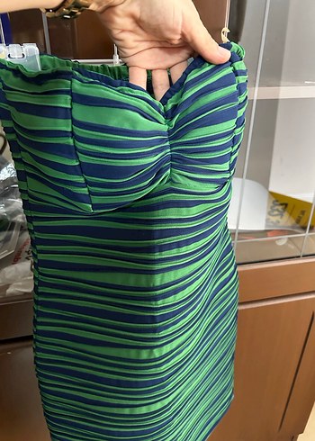 Yeşil Çizgili Straplez Midi Elbise - Görsel 2