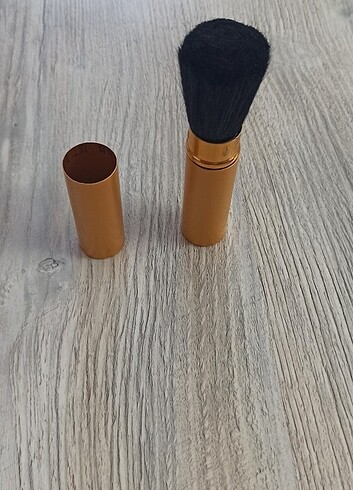  Beden Allık fırçası