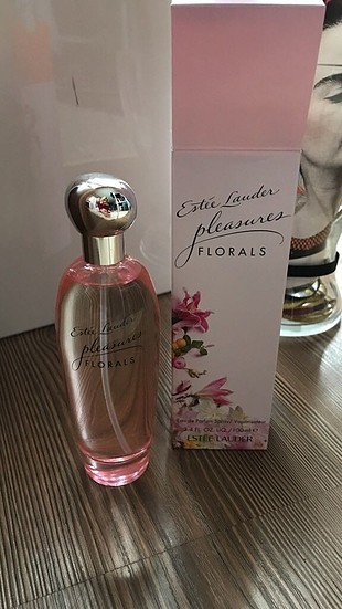 Estee lauder pleasures florals çiçek parfüm