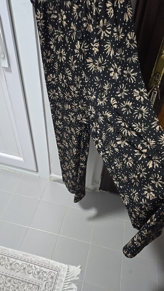 Siyah V Yaka Dantel Detaylı Uzun tulum - Görsel 4