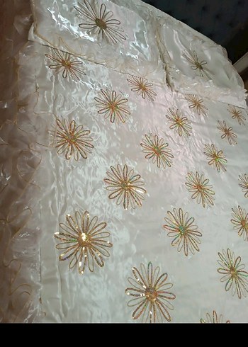 İşlemeli Parlak Beyaz Yatak Örtüsü iki yastık - Görsel 3