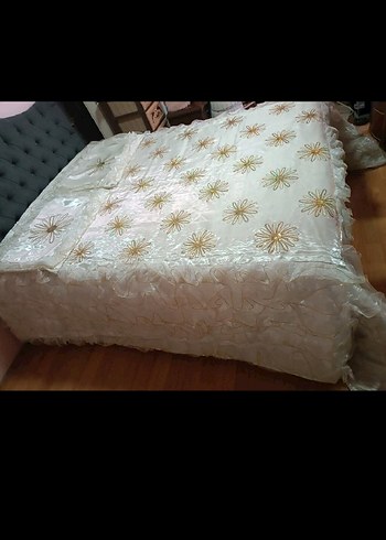 İşlemeli Parlak Beyaz Yatak Örtüsü iki yastık - Görsel 2