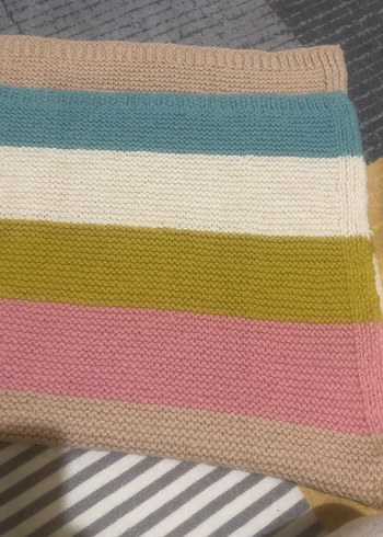 Pastel Renkli Çizgili Örgü Bebek Battaniyesi