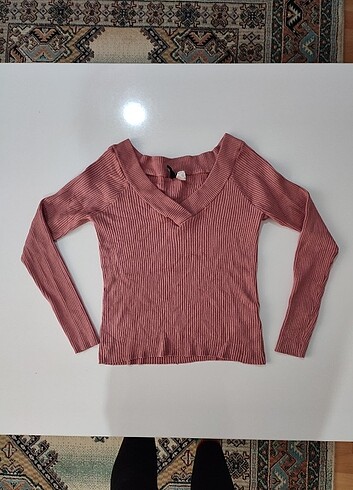 Yumuşacık harika bir dokusu var tüylenme yapmaz h&m den aldım hi