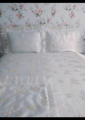 İşlemeli Beyaz Yatak Örtüsü - Görsel 6