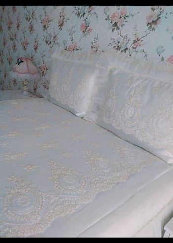 İşlemeli Beyaz Yatak Örtüsü - Görsel 7