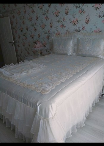 İşlemeli Beyaz Yatak Örtüsü - Görsel 5