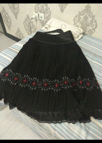 Nakışlı Siyah Uzun Pilili Kadın Etek - Görsel 3