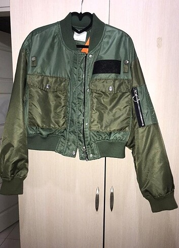 Bershka bomber 