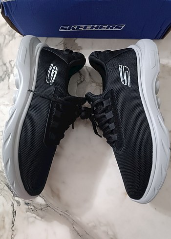 Skechers 42