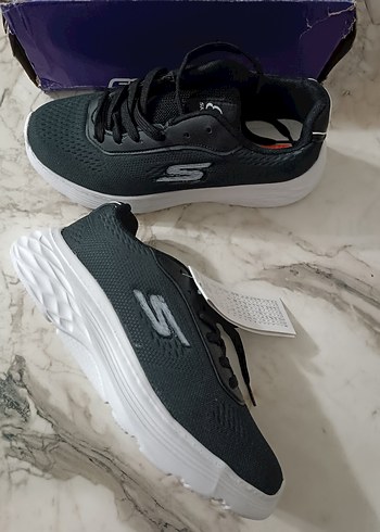 Skechers 38