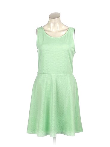 H&M Kısa Elbise %70 İndirimli.