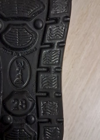 28 Beden Kemerli Kırmızı Siyah Erkek Çocuk Sandalet