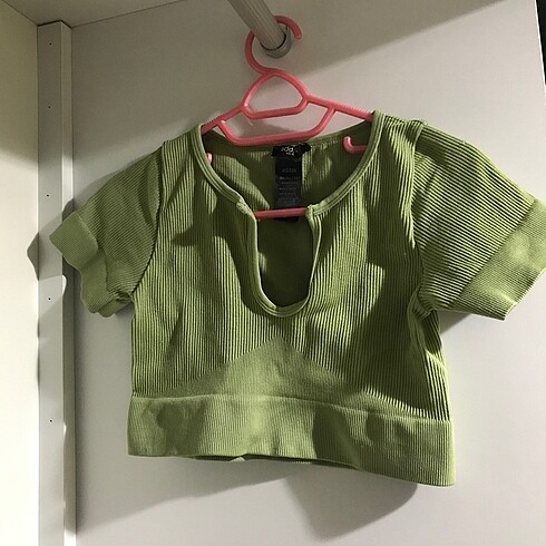 dekolteli crop