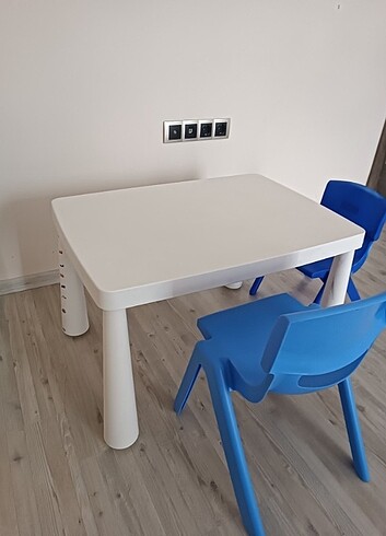  Beden beyaz Renk IKEA Mamut Beyaz Çocuk Masasi 