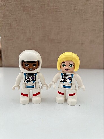 Lego duplo astronotlar