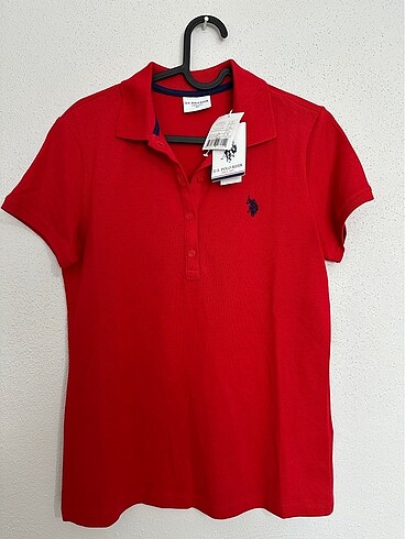 Etiketli polo tişört