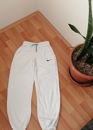Beyaz Nike eşofman 