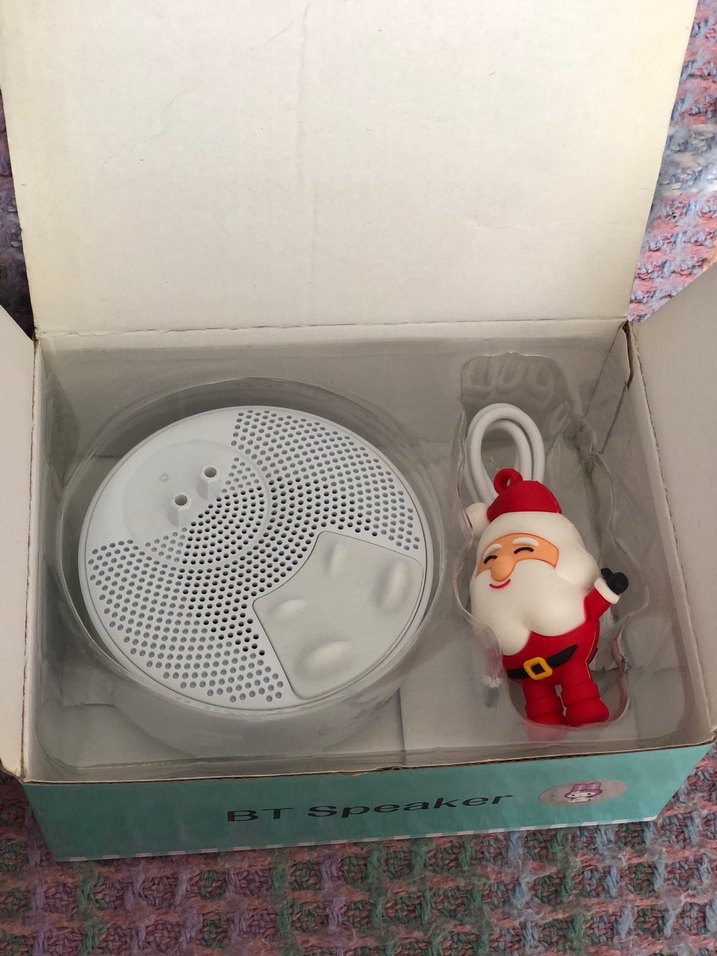 Renkli Noel Baba Figürlü Beyaz Hoparlör - Görsel 3